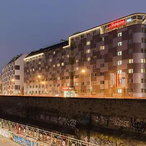 Hampton By Hilton West Отель